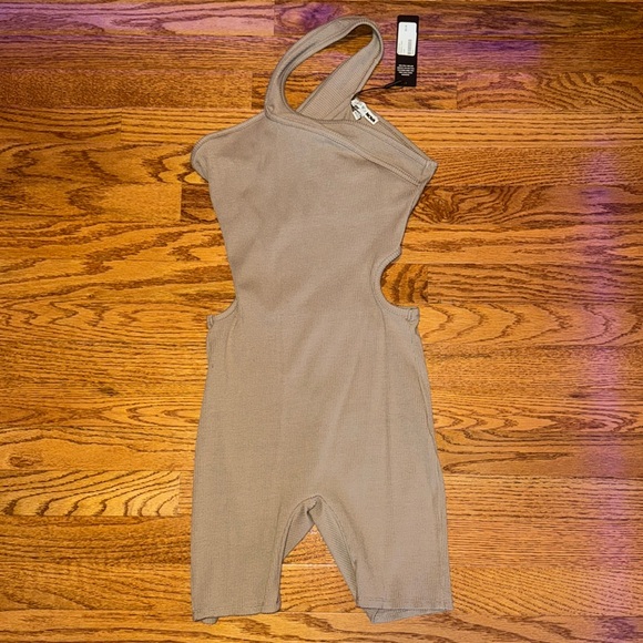 NWT taupe ribbed romper - Picture 2 of 3